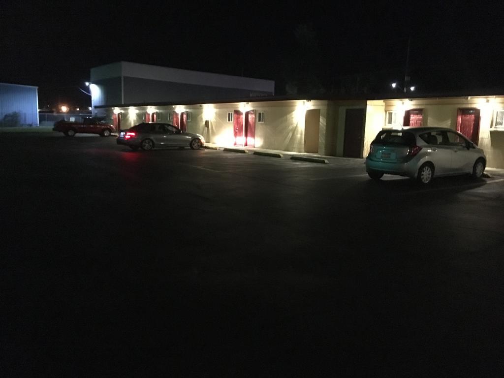 Budget Inn Motel Уудбърн Екстериор снимка