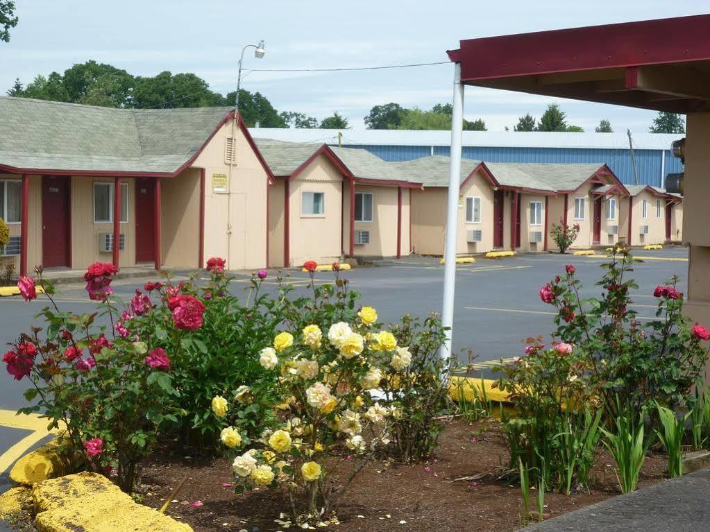 Budget Inn Motel Уудбърн Екстериор снимка