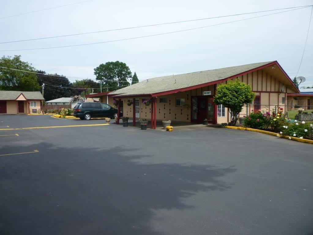 Budget Inn Motel Уудбърн Екстериор снимка