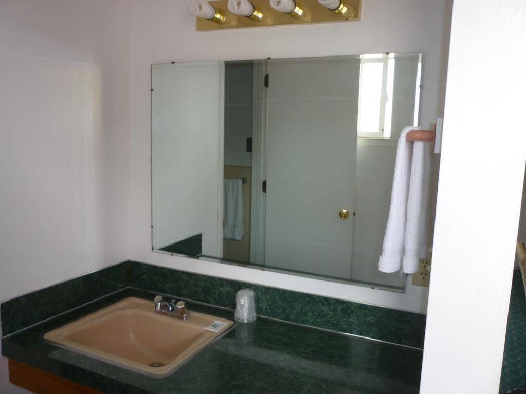 Budget Inn Motel Уудбърн Екстериор снимка