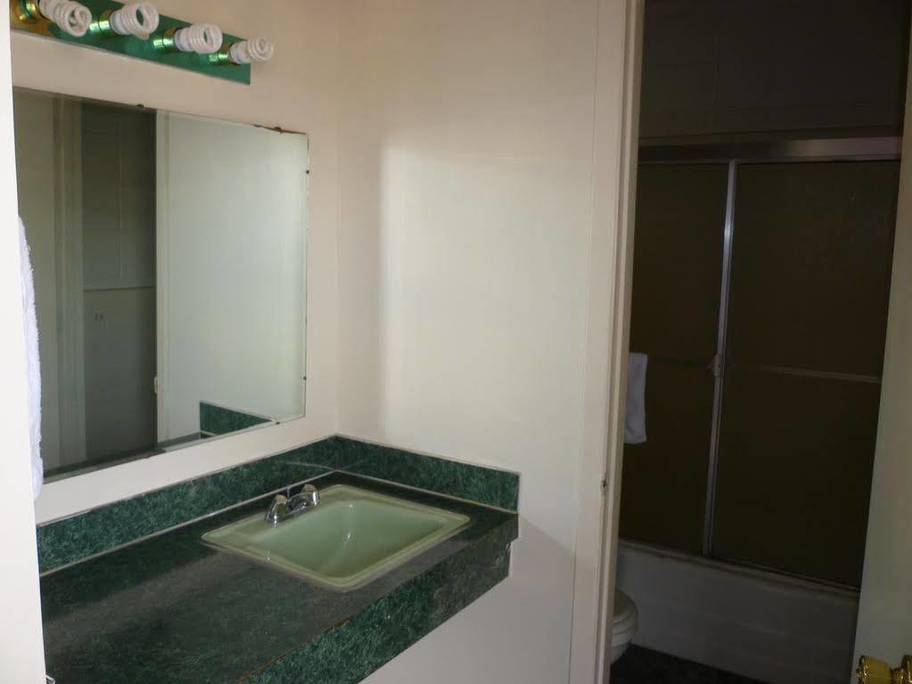Budget Inn Motel Уудбърн Екстериор снимка